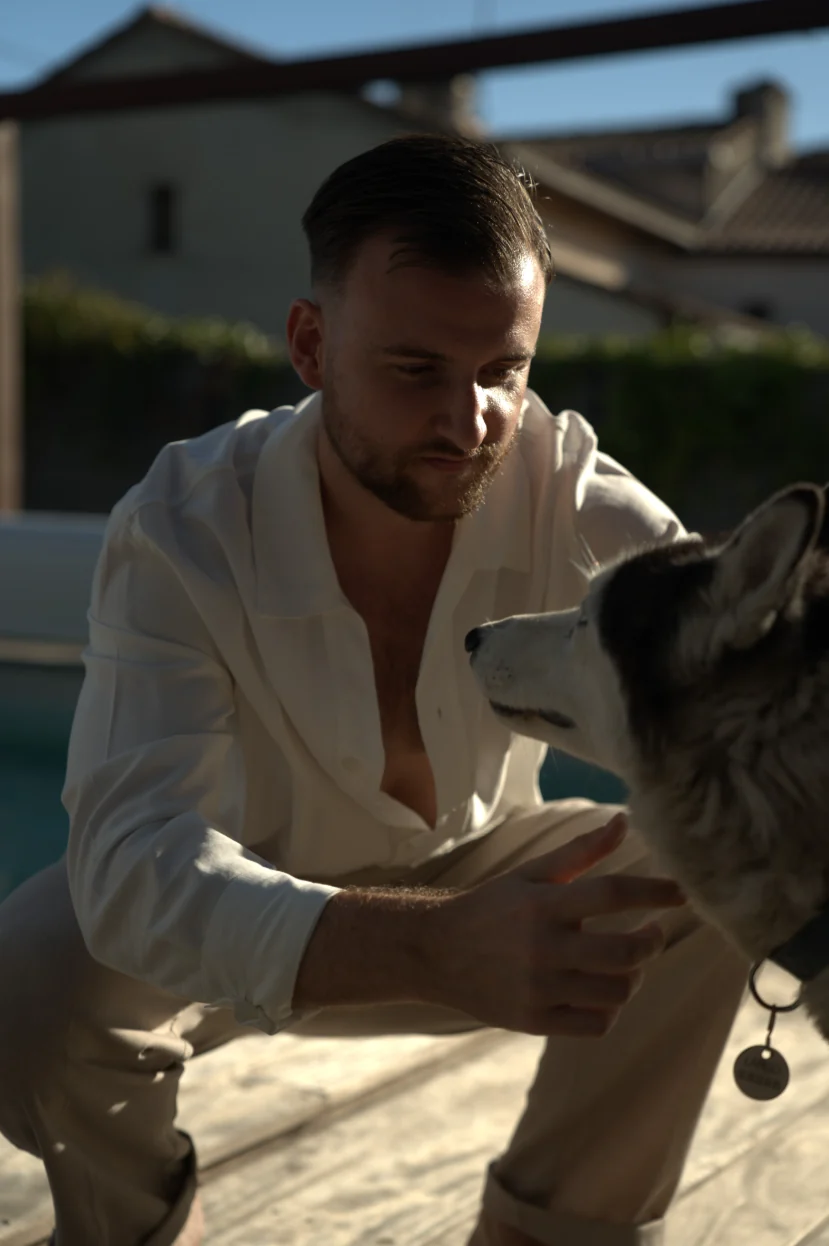 Théo Bayoux face à son husky