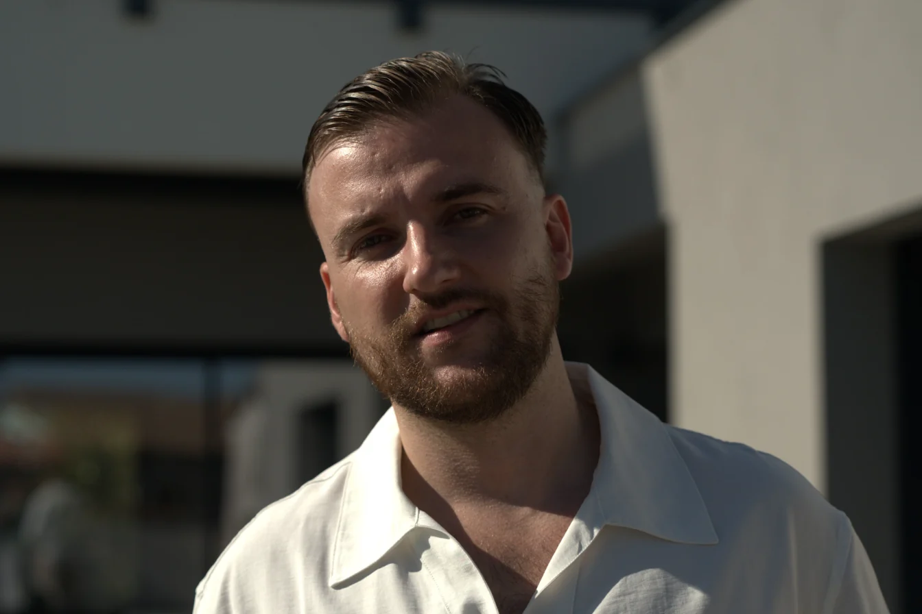 Portrait de Théo Bayoux au soleil