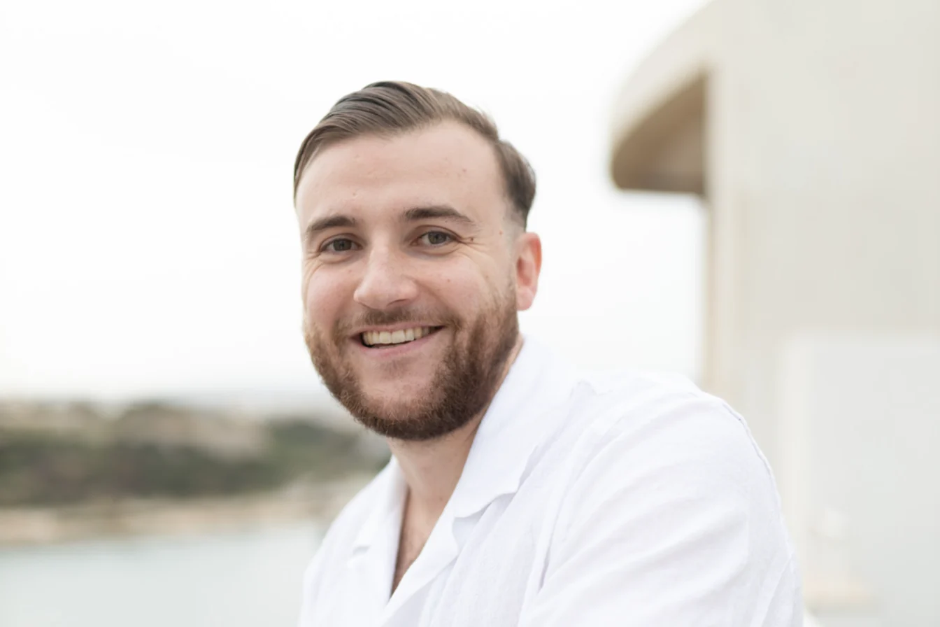 Théo Bayoux souriant face à l'objectif